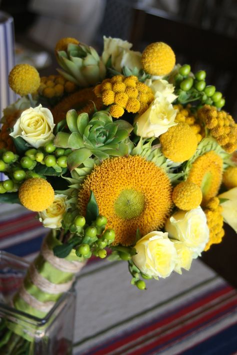 La Fleur Craspedia Globosa, Wedding Flowers Yellow, Teddy Bear Sunflower, Benefit Ideas, Yellow Wedding Bouquet, Bouquet Centerpiece, Sunflowers And Roses, Sunflower Wedding Bouquet, Yellow Bouquets