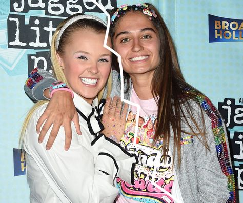 JoJo Siwa & Avery Cyrus Split After 3 Months Of Dating! Check more at https://psychologyeducators.com/jojo-siwa-avery-cyrus-split-after-3-months-of-dating/ Avery Cyrus, Sister Wives Meri, Scott Disick And Kourtney, Jagged Little Pill, Kody Brown, Sister Wives, Scott Disick, Perez Hilton, Royal Caribbean Cruise