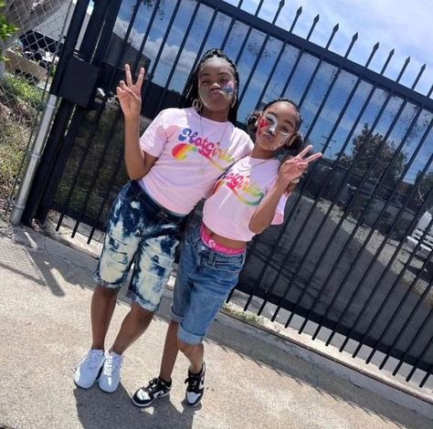 Jaya And Kimora, Jayah & Kimora Pictures Together, Jayah & Kimora Pictures, Kimora Latte, Jojo Singer, Dance Lifestyle, Clown Hair, Pretty Backpacks, Clown Photos