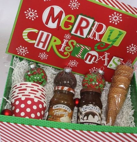 Ice Cream Gift Basket Ideas, Ice Cream Sundae Gift Basket, Sundae Gift Basket, Diy Sundae Kit, Christmas Basket Gift Ideas Friends, Peppermint Play Dough, Ice Cream Gift Basket, Mason Jar Cookies Mix, Christmas Gift Ideas For Friends