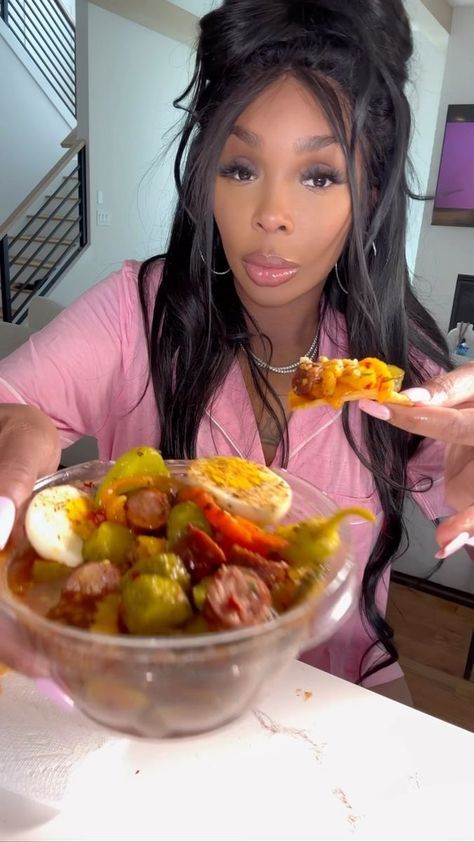 Sierra Glamshop on Reels | Spicy Bowl Recipes, Spicy Bowl, Veggie Diet, Bowl Recipes, My Recipes, Bowls Recipe, Don T Know, Seafood Recipes, Make It