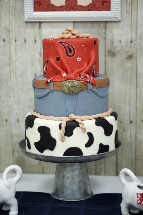 Country Birthday Cakes, Western Theme Cakes, Western Birthday Cakes, Blue And Gold Banquet, Cowgirl Cakes, Cowboy Cakes, Cow Birthday Parties, Barnyard Birthday Party, Western Birthday Party