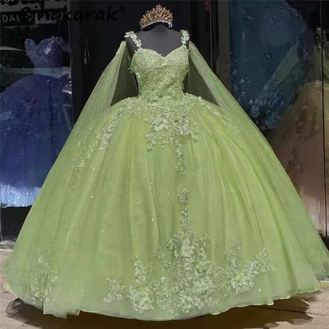 Quinceanera Dresses With Cape, Sweet 15 Birthday, Green Quinceanera, Green Quinceanera Dresses, Green Ball Gown, Quinceanera Themes Dresses, Princesa Tiana, Quinceñera Dresses, 15 Birthday