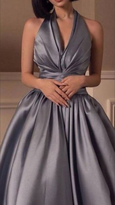 Gown Satin Dress, Halter Ball Gown, Nigerian Dress, Satin Prom Dresses, Cute Formal Dresses, Party 2023, Heavy Dresses, Halter Prom Dresses, Queen Outfit