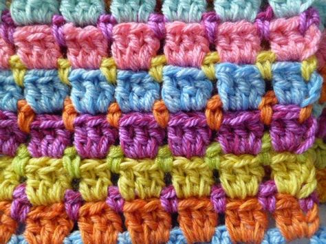 How to crochet the block stitch (video tutorial and written directions) Block Stitch Crochet, Crochet Block Stitch, Crochet Edging Pattern, Block Stitch, Crochet Blocks, Crochet Quilt, Manta Crochet, Easy Stitch, Stitch Crochet