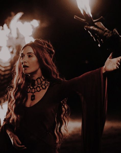 Melisandre Aesthetic, Witches Road, Fantasy Tv Series, Game Of Thrones Cast, Dark Red Hair, Fairy Artwork, Fantasy Gowns, Gothic Girls, Beautiful Stories