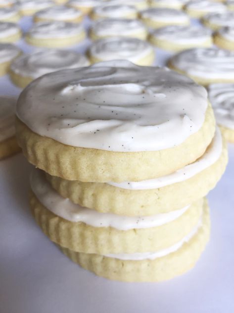 Vanilla Bean Buttercream Sugar Cookie Icing Recipe Vanilla Bean Cookies, Vanilla Bean Recipes, Bakery Window, Swig Sugar Cookies, Thick Cookies, Sugar Cookie Icing Recipe, Vanilla Bean Buttercream, Cookie Icing Recipe, Cookie Cookbook