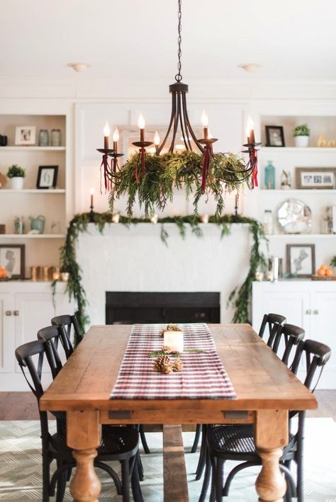 Wood Table Christmas Dining Room via theglitterguide #ChristmasDecor #ChristmasDiningRoom Christmas Dining Room Decor, Dining Room Fireplace, Christmas Dining Room, Dining Room Remodel, Rooms Ideas, Elegant Dining Room, The Fireplace, The Dining Room, Farmhouse Dining Room