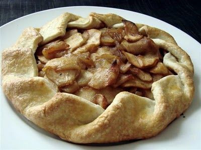 Becoming Betty: CREAM CHEESE APPLE GALLETE Cream Cheese Apple Pie Recipe, Gallete Recipe, Cheese Apple Pie, Pie Crust Dessert, Cream Cheese Pie Crust, Apple Cream Cheese, Cheesecake Tarts, Apple Galette, Apple Cream