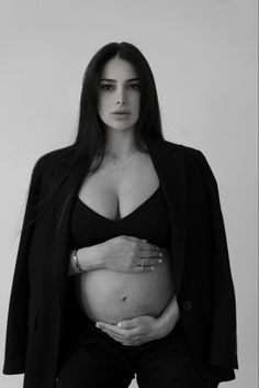 Body Standards, Maternity Shoot Outfit, Studio Maternity Shoot, Maternity Studio Photoshoot, Realistic Pictures, Studio Maternity Photos, Pregnancy Belly Photos, Cute Pregnancy Pictures, Maternity Photography Poses Couple