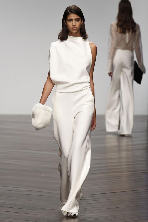 Osman Yousefzada Fall 2013 RTW Collection - Fashion on TheCut Prom Jumpsuit, Collar Jumpsuit, Colorful Jumpsuit, Solid Jumpsuit, White Clothes, White Jumpsuit, Mode Vintage, Mode Inspiration, Womens Bodysuit