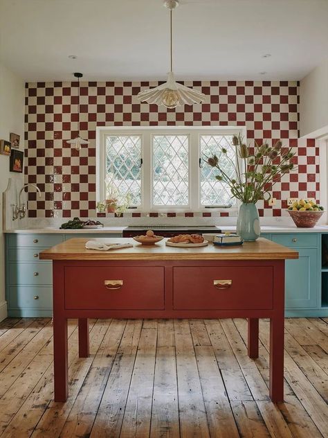 Hygge House, Retro Farmhouse Kitchen, Maximalist Kitchen, Mom Kitchen, Pink Cottage, Kitchen Refresh, English Kitchens, Kitchen Tiles Backsplash, House Kitchen