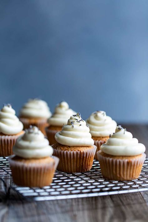 London Fog Cupcakes Earl Grey Lavender Cupcakes, London Fog Desserts, Lavender Earl Grey Cupcakes, Earl Grey Tea Cupcakes, Lavender London Fog Cake, Earl Grey Cupcakes Recipe, London Fog Cupcakes, Earl Gray Cupcakes, London Fog Muffins