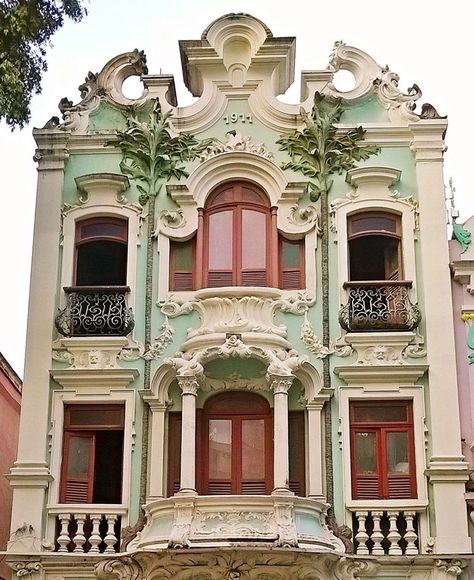 Art Nouveau House Exterior, Artsy Architecture, Brazil Architecture, Eclectic Architecture, Art Nouveau Arquitectura, Colorful Architecture, Module Design, Art Nouveau Architecture, Interesting Buildings