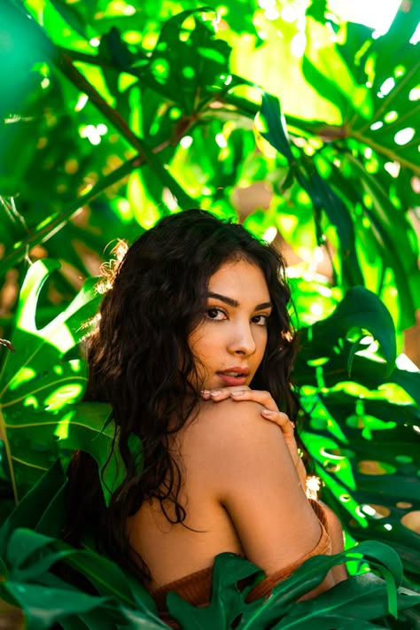 Green Themed Photoshoot, Bamboo Photoshoot, Jungle Photoshoot Ideas, Tropical Photoshoot Ideas, Jungle Portrait, Greenery Photoshoot, Forest Editorial, Jungle Photoshoot, Hippie Photoshoot