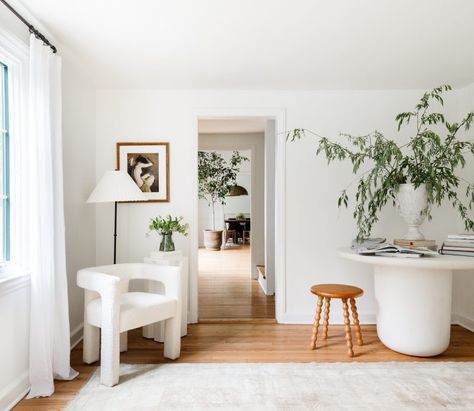 Designer Fave Neutral Paint: Benjamin Moore Simply White | Havenly Blog | Havenly Interior Design Blog Restoration Hardware Sofa, Benjamin Moore Simply White, Benjamin Moore White, Cozy Living Spaces, New Interior Design, White Paint Colors, Neutral Paint, Countryside House, Design Rules