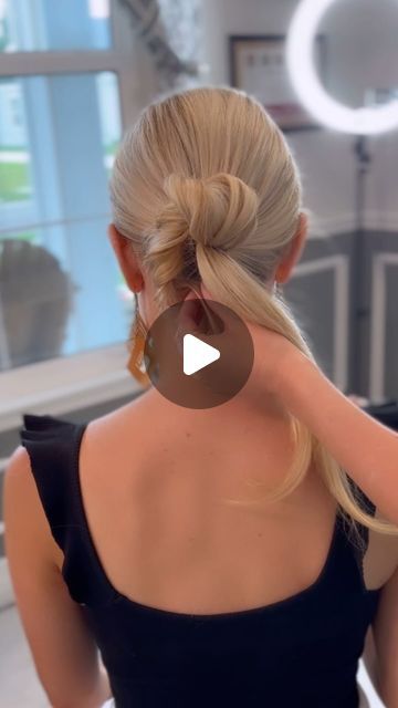 KellGrace on Instagram: "Fast fun twisted chignon!   #kellgrace #updo #tutorial #hair #updotutorial #braid #braids #hairstyle #style #stylist #hairstylist #blondehair #hairup #hairtrends #bridalhair #bridehair #bridesmaidhair #fringe #bangs #formalhair #makeup #americansalon #modernsalon #behindthechair #parkave #salon #haireducation #hairshow #simpleupdo" Upstyles With Fringe, Side Up Dos For Medium Hair, Black Tie Formal Hairstyle, Chignon Basso Tutorial, Formal Updo With Bangs, Updo With Bang, Twisted Chignon, Black Tie Hairstyle, Tutorial Chignon