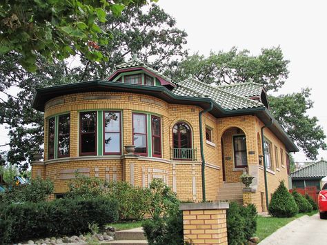 This is just stunning! Look at the barrel roof, the rounded front room and the brick work! The colors!!! Yellow Brick House, Yellow Brick Houses, Victorian Tiny House, Craftsman Houses, Chicago Bungalow, Bungalow Cottage, Bungalow Style House, Bungalow Exterior, Bungalow Homes