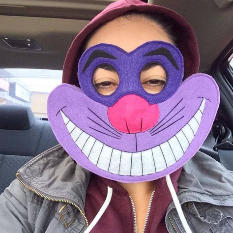 Fun Alice in Wonderland Cheshire Cat Mask Cheshire Cat Mask, Alice In Wonderland Mask, Tea Party Decorations Diy, Mad Hatter Disney, Comic Christmas, Mask Spa, Alice In Wonderland Props, Alice In Wonderland Crafts, Alice In Wonderland Diy