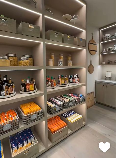 Khloe Kardashian Pantry Organization, Kylie Kardashian Pantry, Khloe Kardashian Pantry, Khloe Kardashian Kitchen, Kardashian Pantry, Aesthetic Pantry, Khloe Kardashian House, Dream Pantry, Kardashian Home