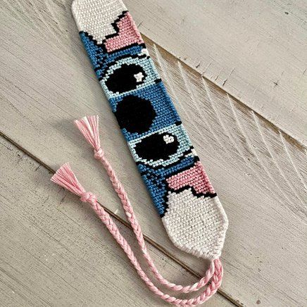 Lilo And Stitch Bracelet Pattern, Lilo And Stitch Friendship Bracelet, Pikachu Alpha Pattern, Alpha Bracelet Pattern Disney, Stitch Friendship Bracelet Pattern, Bracelet Patterns Disney, Disney Bracelet Diy, Cute Alpha Bracelet Pattern, Stitch Alpha Pattern