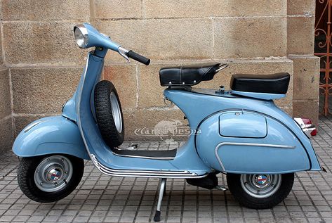 Planet Vespa- Classic Vintage Vespa scooters : Inventory Scooters Coffee, Vespa Accessories, Vespa Vbb, Vespa Vintage Italy, Vespa Models, Razor Scooter, Honda Scooters, Vespa 150, Classic Vespa