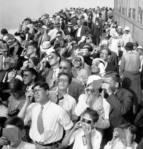 Solar Eclipse 1932 Partial Eclipse, Solar Eclipse 2017, What Is An Artist, Solar Eclipses, Moon Eclipse, The Empire State Building, Multiple Exposure, Today In History, Vintage Portraits