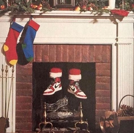 Christmas Album Covers, Nike Air Force 1 Men, Air Force 1 Men, Shoes Af1, Christmas Albums, Album Cover Art, Cover Pics, Winter Aesthetic, Christmas Pictures