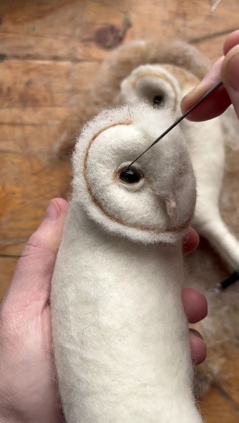 Needle Felted Barn Owl | Hope you’ve all had a lovely Easter weekend. I’ve recently finished teaching my 3-week online course making the barn owl. I feel blessed to have the most... | By Birdie and Blossom | Facebook Farm Show, Needle Felted Owl, Felt Owls, Fiber Sculpture, Felt Owl, Wool Felt Projects, Easter Weekend, Autumn Crafts, Barn Owl