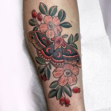 Girly Moth Tattoo Design, Moth Tattoo With Color, Cecropia Moth Drawing, Flower And Bug Tattoo Sleeve, Flower Moth Tattoo, Moth Tattoo With Flowers, Moth Flower Tattoo, Neotraditional Moth Tattoo, Moth And Flowers Tattoo