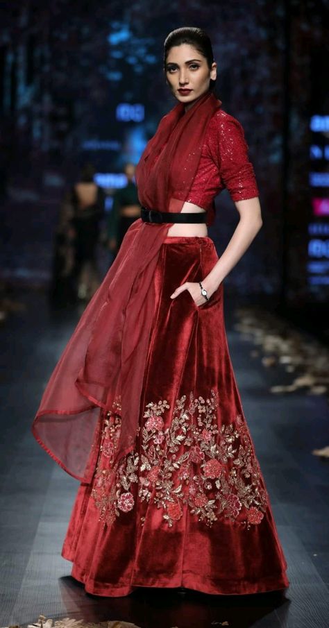 India Fashion Week Indian Couture, Shyamal And Bhumika Lehenga, Gown 2023, Gorgeous Lehengas, Indian Skirts, Couture 2023, Shyamal And Bhumika, Indian Skirt, Lehnga Dress