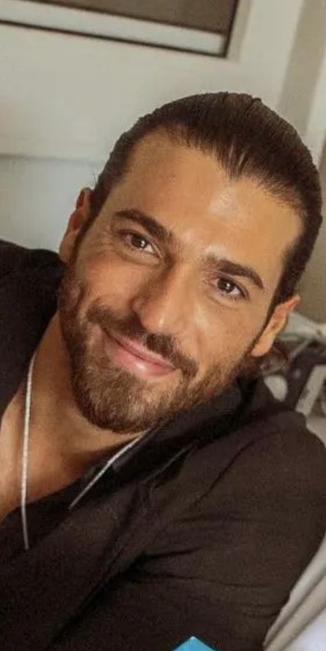 Can Yaman Selfie 2024, Can Yaman Selfie, Hospital Pictures, Long Hair Models, Teddy Bears Valentines, Turkish Men, Can Yaman, Man Images, Video Call