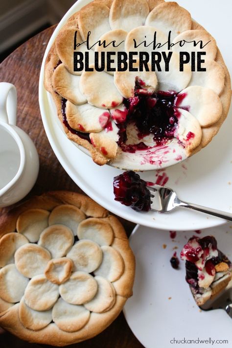 Blue Ribbon Blueberry Pie - an award-winning fresh blueberry pie with hints of citrus and ginger - the perfect summer BBQ treat! Blue Ribbon Winning Pies, Fresh Blueberry Pie, Fudge Pie, Summer Cookout, Blueberry Pie, Blueberry Recipes, Summer Bbq, Night Owl, Fruit Desserts