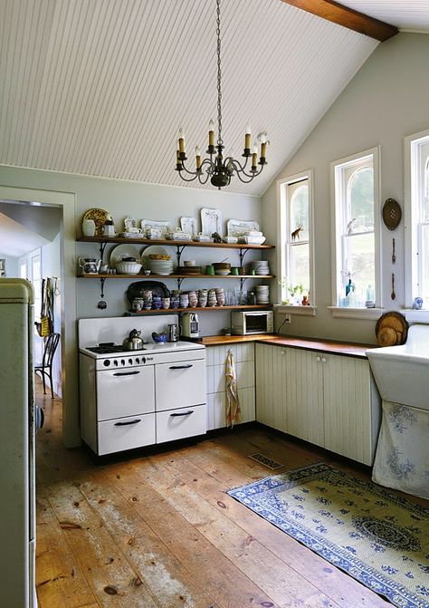 ~ How to Design An Unfitted Kitchen ~ | Lady Butterbug Vintage Kitchen Design, Dapur Rustic, Unfitted Kitchen, Classic Kitchen Design, Vintage Stoves, Minimalist Kitchen Design, Antique Kitchen, Kitchen Design Decor, Classic Kitchens