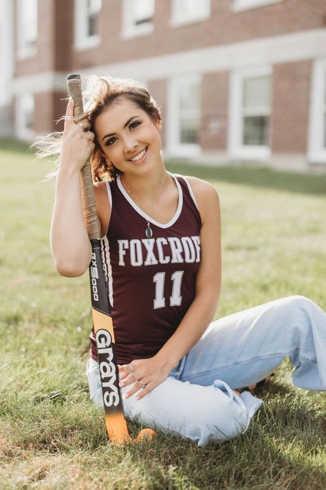 Field Hockey Photoshoot Ideas, Field Hockey Picture Poses, Field Hockey Photos, Field Hockey Photoshoot, Field Hockey Senior Pictures, Field Hockey Pictures, Hockey Photoshoot, Hockey Poses, Hockey Senior Pictures