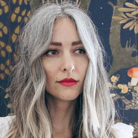 Liz Kamarul, Librarian Chic Outfits, Librarian Chic, Grey Hair Transformation, Styling Tricks, Gorgeous Gray Hair, Beautiful Gray Hair, Silver Hair Color, Natural Gray Hair