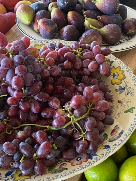 Purple Grapes Aesthetic, Lemon Ceramics, Grapes Aesthetic, Bat Oc, Grapes Purple, 2024 Moodboard, Italy Florence, Fruit Bat, Fruit Shop