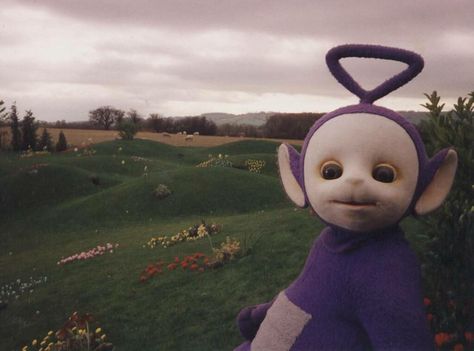 Tinky Winky Wallpaper, Teletubbies Terror, Teletubbies Funny, The Teletubbies, Tinky Winky, High Castle, Grandmas House, Aesthetic Images, Background Pictures