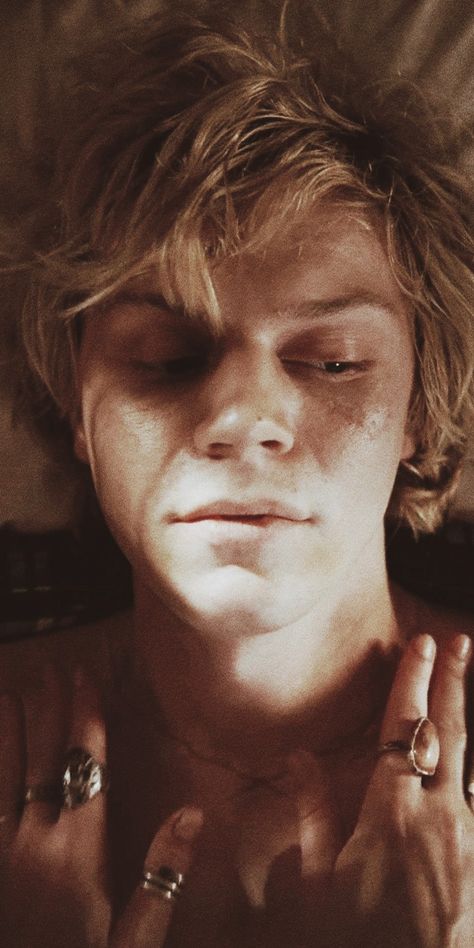 Evan Peters Coven, Kyle Ahs Coven, Zoe And Kyle Coven, Evan Peters Aesthetic Icon, Ahs Kyle Spencer, Evan Peters Kyle Spencer, Evan Peters Hot Wallpaper, Even Peters Aesthetic Wallpaper, Kyle Spencer Wallpaper