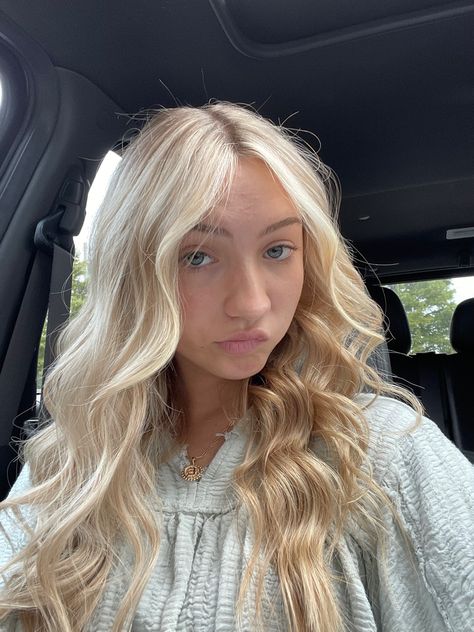 Blonde With Shadow Root, Blonde Shadow Root, 2023 Blonde, Shadow Roots, Shadow Root, Hair Flow, Blonde Hair With Highlights, Light Blonde, Color Ideas