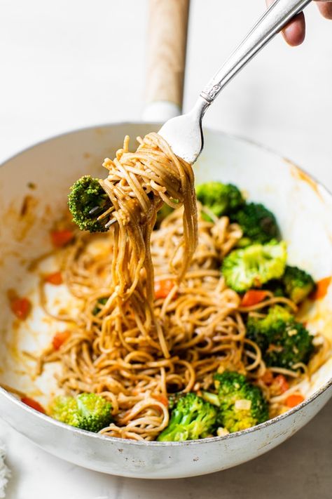 Noodle Veggie Stir Fry, Teacher Meals, Easy Meal For One, Soba Noodle Stir Fry, Soba Noodle Recipe, Spicy Soba Noodles, Chinese Night, Asian Bowl, Soba Noodles Recipe