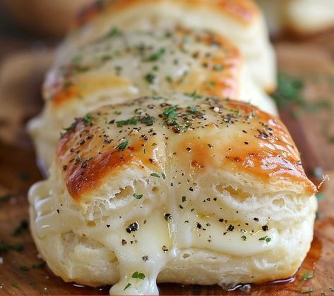 Simply Great Recipes Biscuit Rolls Recipes, Sweets For Diabetics, Pillsbury Biscuits, Gordon Ramsay Recipe, Easy Skillet Meals, Rachael Ray Recipes, Pillsbury Recipes, Biscuit Rolls, Baking And Pastry