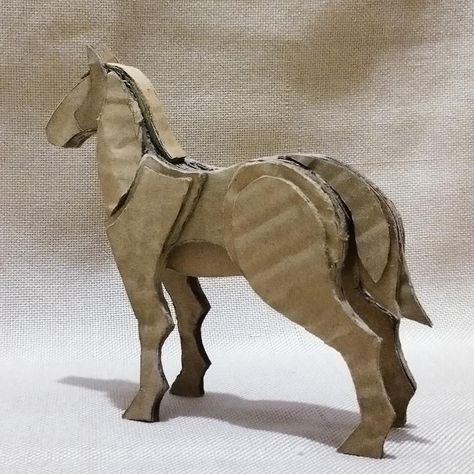 Cardboard Relief, Horse Template, Horse Stencil, Cardboard Animals, Sculpture Art Projects, Diy Horse, Paper Mache Animals, Cardboard Sculpture, Halloween Crafts Decorations