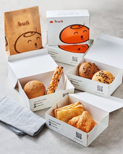 Korean Bakery Branding, French Bakery Packaging Design, Japanese Bakery Packaging, Luxury Bakery Packaging, Bun Packaging Design, Korean Bakery Packaging, Korean Bakery Aesthetic, Unique Food Packaging, Bun Packaging