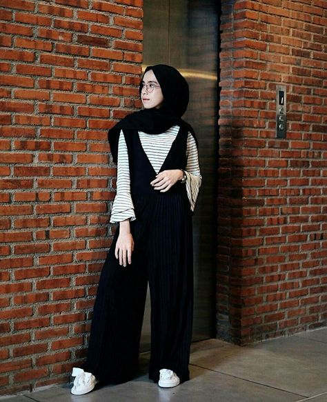 Ameliaelle Ootd Jumpsuit Hijab, Jumpsuit Hijab, Ootd Jumpsuit, Ootd Blazer, Jumpsuit Style, Girls Hijab, Mode Kimono, Abaya Style, Hijab Fashionista