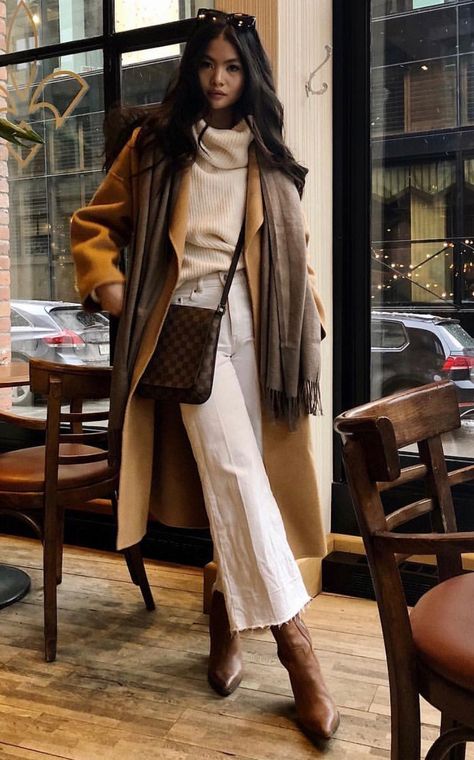 Winter Work Wear Office Style, Autumn Feminine Outfits, Banana Republic Outfits 2023, Brown Boots Fall Outfit, Scholarly Outfits, Feminine Autumn Outfits, Autm Outfit Women, Classic Winter Outfits Women, Sophisticated Winter Outfits