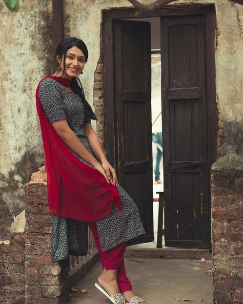 Suit Girl Photography #photography #photoshoot #streetphotography #desi #indian Salwar Photoshoot Poses, Desi Photography, Mindset Therapy, Stylish Kurtis Design, Simple Frocks, Churidar Designs, Anarkali Dress Pattern, Simple Kurta Designs, Simple Kurti Designs