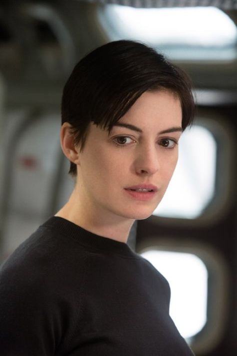 Still of Anne Hathaway in Interstellar (2014) Interstellar 2014, Anne Hattaway, Katharine Isabelle, Sarah Bolger, Christopher Nolan, Top Celebrities, Anne Hathaway, Interstellar, American Actress