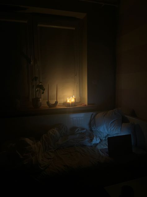 Dark Room With Candles, Sofa Aesthetic Night, Couch Aesthetic Night, Room At Night, Mood Lighting Bedroom, Dark Room Aesthetic, Perfect Movie Night, Light Movie, Eggs And Soldiers