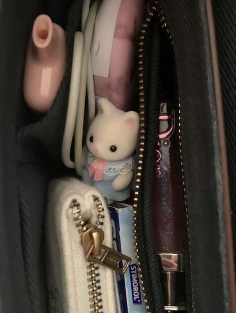 Pink Core, Inside My Bag, 사진 촬영 포즈, Mia 3, What In My Bag, Sylvanian Families, Essential Bag, Just Girl Things, Just Girly Things